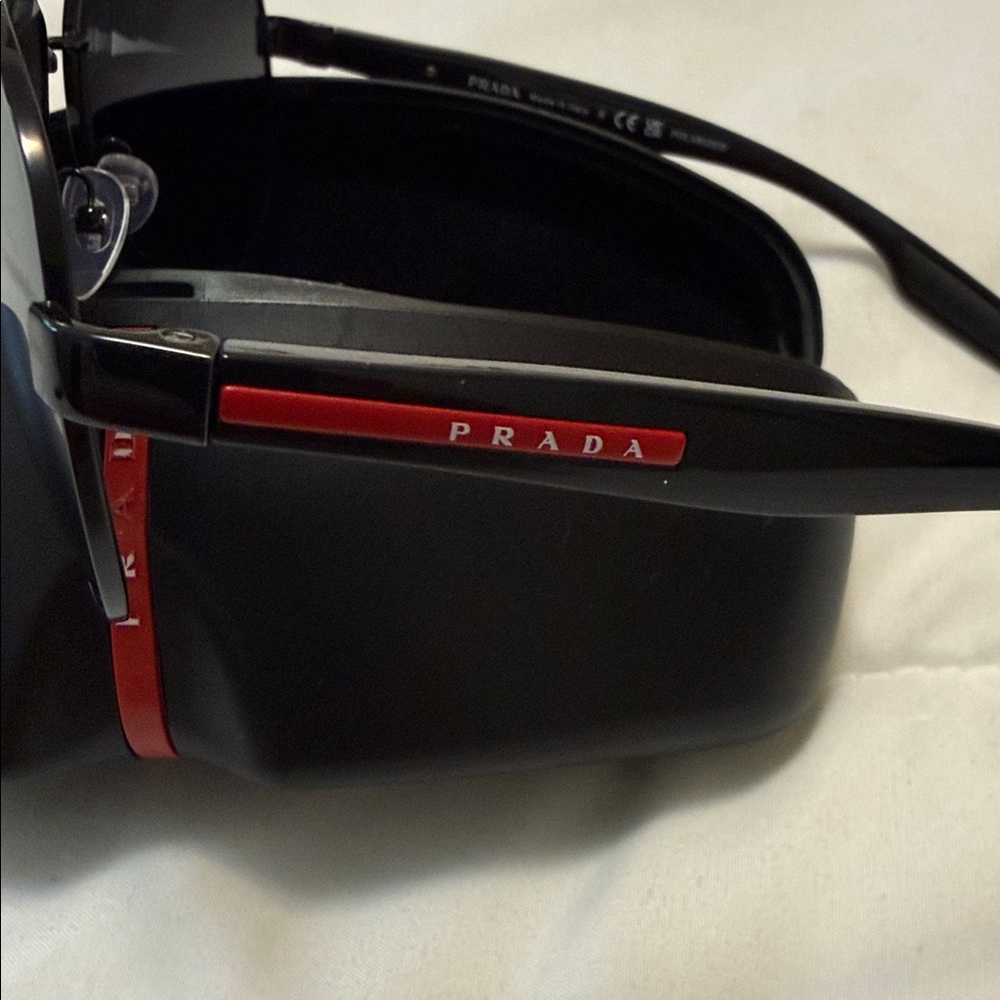 PRADA Women’s 62mm POLARIZED,Black Sunglasses with Red Temple LOGO Stripe.🔥🔥 - Picture 2 of 8